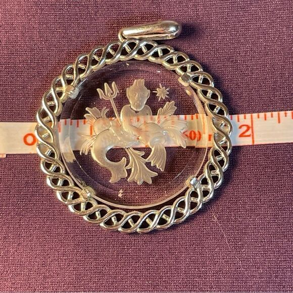 Vintage Etched Glass Zodiac Aquarius Pendant  & Necklace signed Crown TRIFARI - Picture 5 of 8